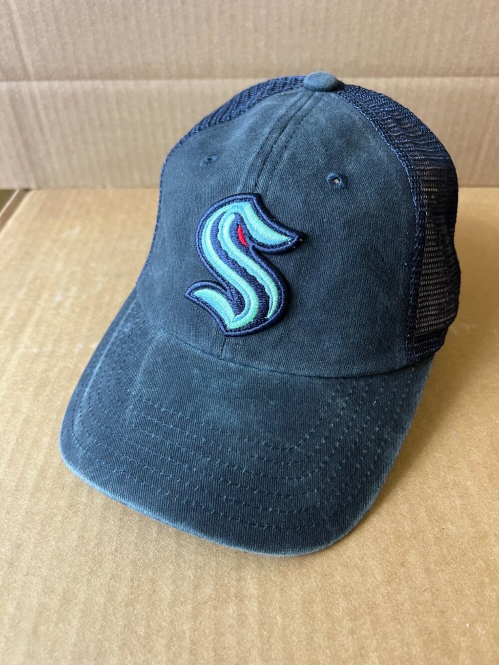 Seattle Kraken Embroidered Marks on Brim Like New Dad Hat Mesh Buckle Strap Navy